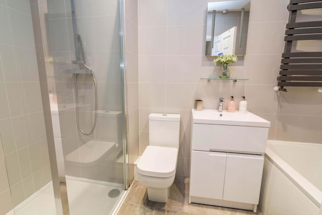 Lovely Home With Four Bedrooms And Private Garden And Parking, Close To Nottingham City Centre Exteriér fotografie