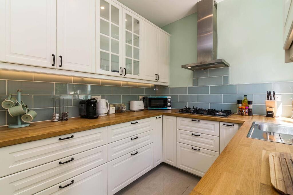 Lovely Home With Four Bedrooms And Private Garden And Parking, Close To Nottingham City Centre Exteriér fotografie