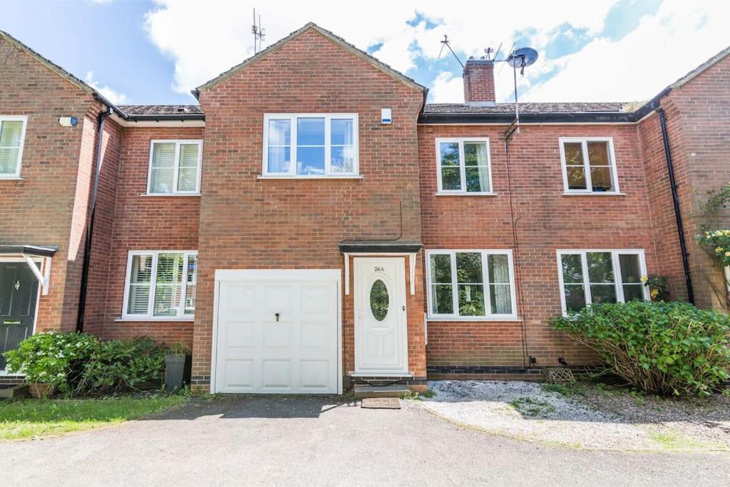 Lovely Home With Four Bedrooms And Private Garden And Parking, Close To Nottingham City Centre Exteriér fotografie