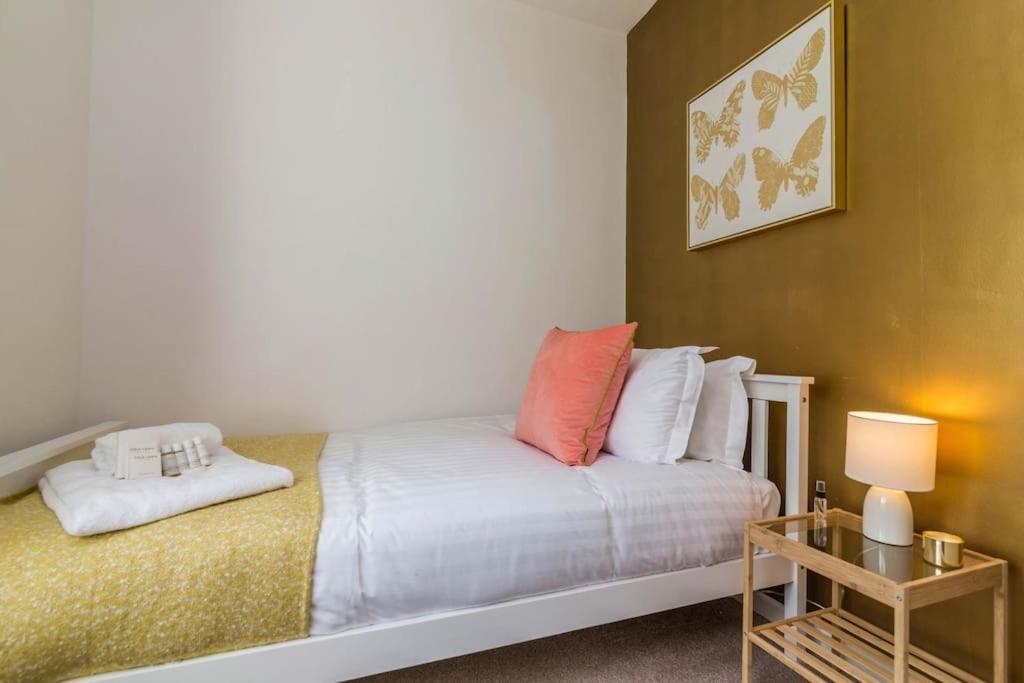 Lovely Home With Four Bedrooms And Private Garden And Parking, Close To Nottingham City Centre Exteriér fotografie