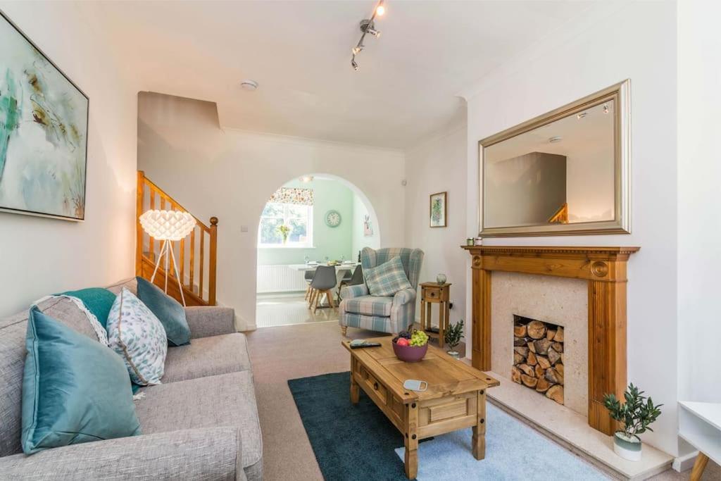 Lovely Home With Four Bedrooms And Private Garden And Parking, Close To Nottingham City Centre Exteriér fotografie