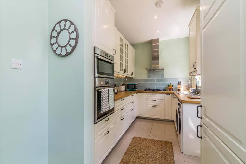 Lovely Home With Four Bedrooms And Private Garden And Parking, Close To Nottingham City Centre Exteriér fotografie