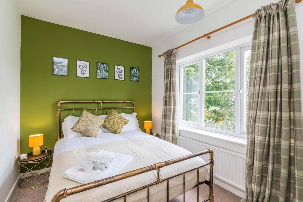 Lovely Home With Four Bedrooms And Private Garden And Parking, Close To Nottingham City Centre Exteriér fotografie