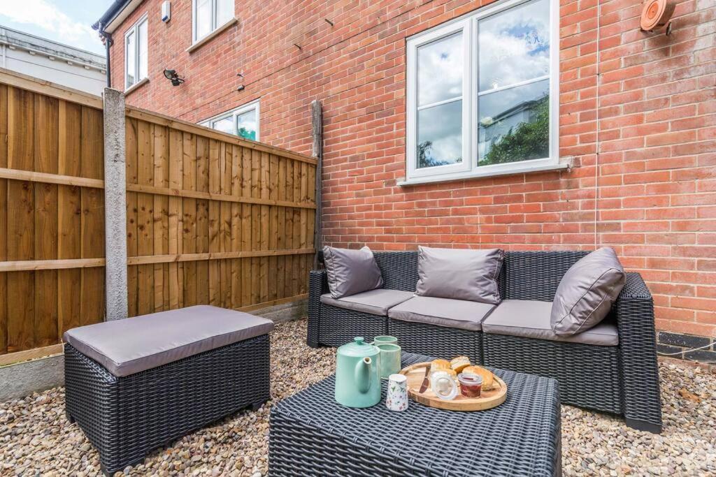 Lovely Home With Four Bedrooms And Private Garden And Parking, Close To Nottingham City Centre Exteriér fotografie