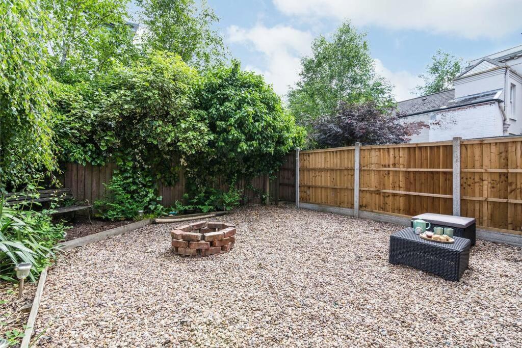Lovely Home With Four Bedrooms And Private Garden And Parking, Close To Nottingham City Centre Exteriér fotografie