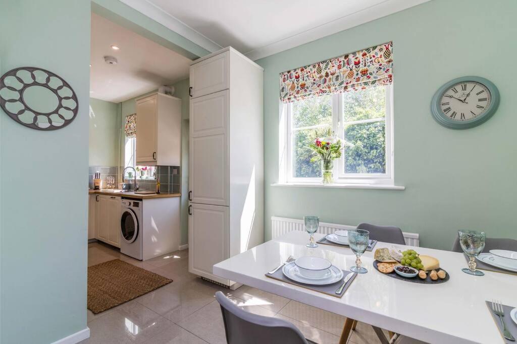 Lovely Home With Four Bedrooms And Private Garden And Parking, Close To Nottingham City Centre Exteriér fotografie