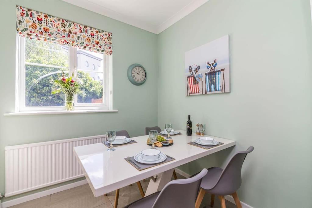 Lovely Home With Four Bedrooms And Private Garden And Parking, Close To Nottingham City Centre Exteriér fotografie