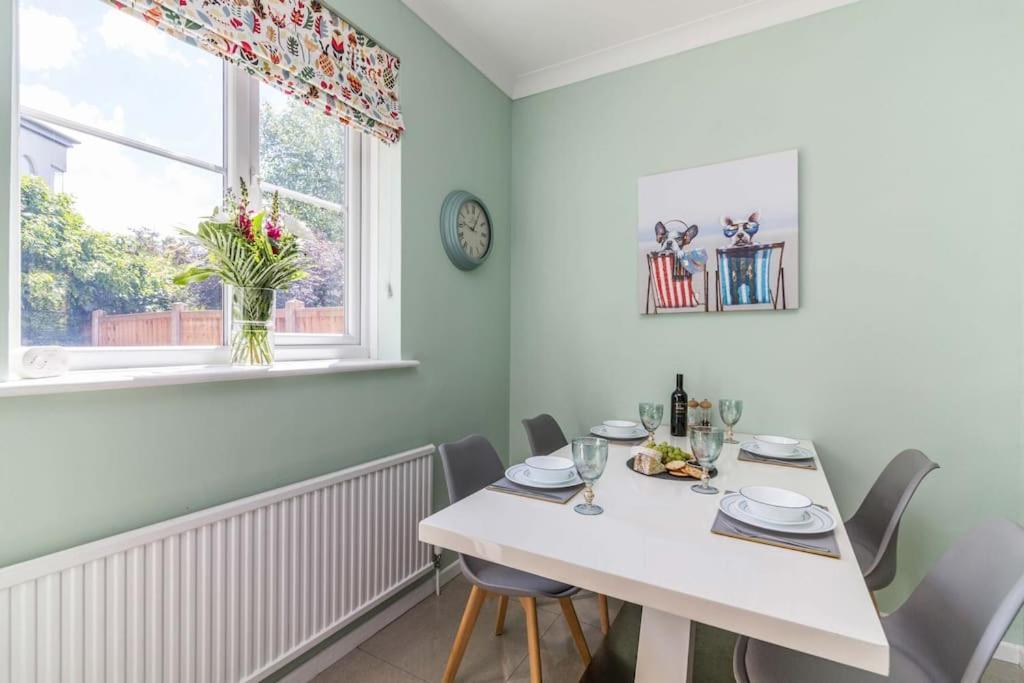 Lovely Home With Four Bedrooms And Private Garden And Parking, Close To Nottingham City Centre Exteriér fotografie