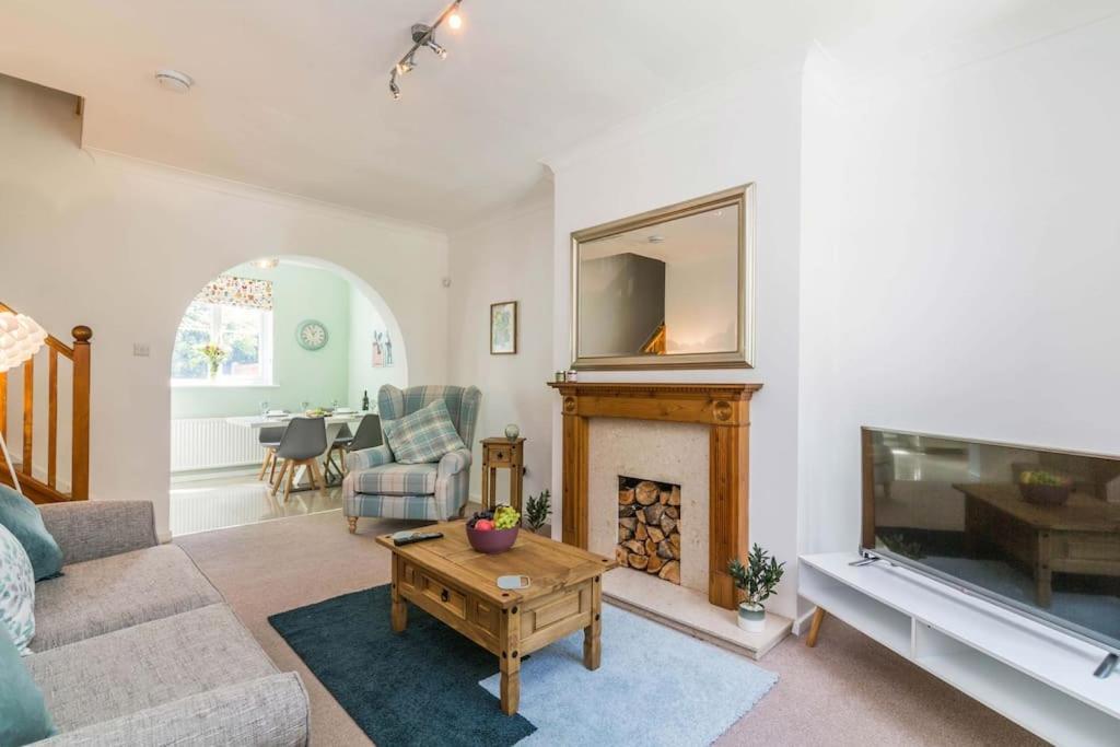 Lovely Home With Four Bedrooms And Private Garden And Parking, Close To Nottingham City Centre Exteriér fotografie