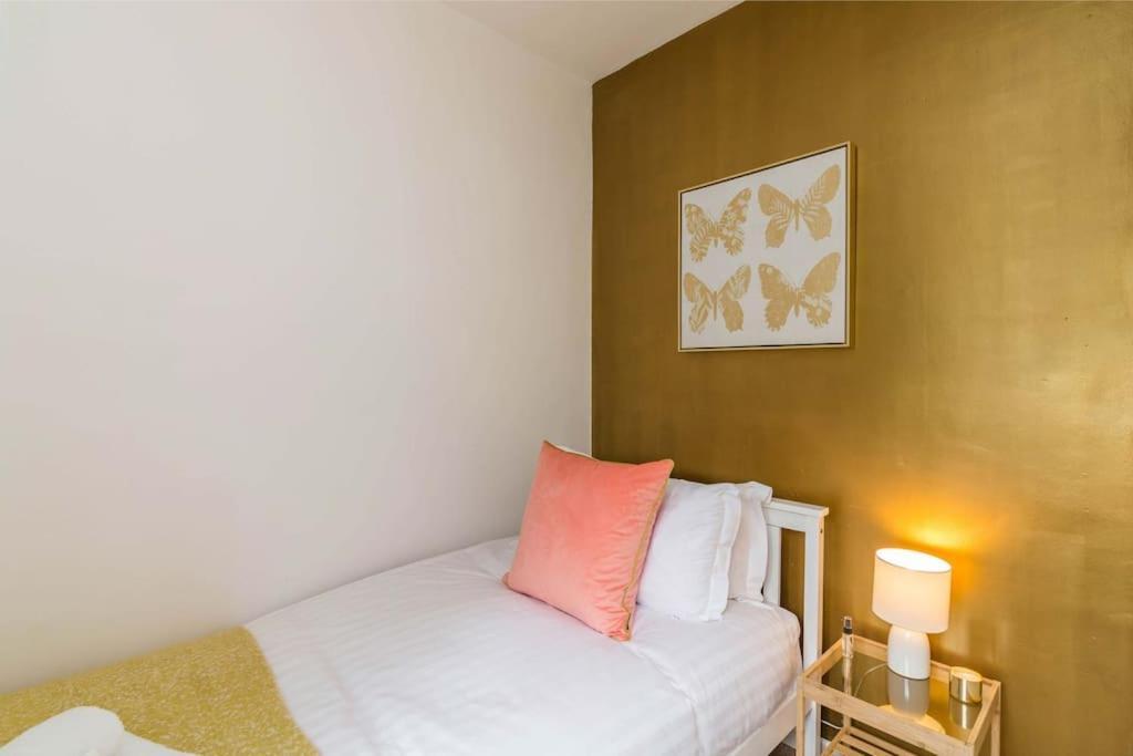 Lovely Home With Four Bedrooms And Private Garden And Parking, Close To Nottingham City Centre Exteriér fotografie