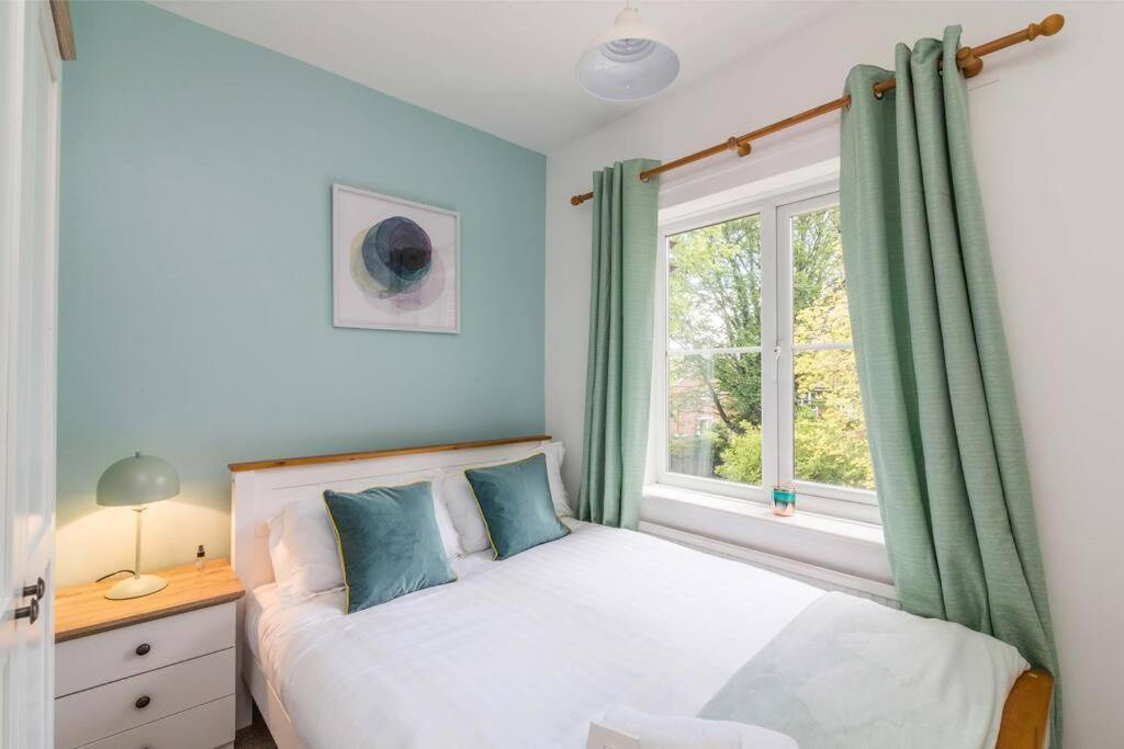 Lovely Home With Four Bedrooms And Private Garden And Parking, Close To Nottingham City Centre Exteriér fotografie